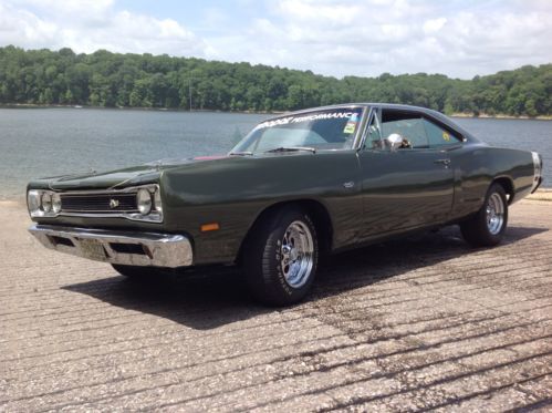 1969 dodge super bee hardtop 2-door 7.2l