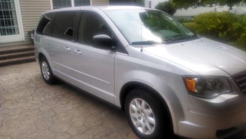 2009 mini van, great condition w/average mileage