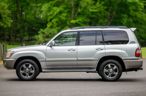 2006 toyota land cruiser 4wd 182k miles dealer serviced 3rd row!