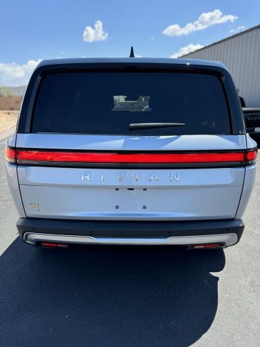 2023 rivian r1s adventure