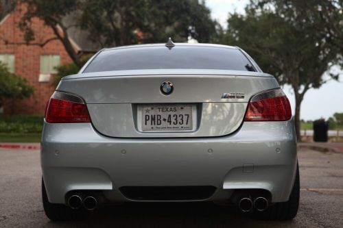 2007 bmw m5 e60 sedan! 5.0l v10! 6 speed manual transmission!