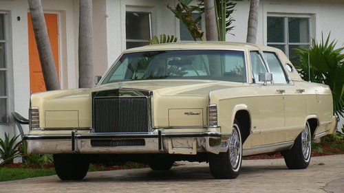 1978 lincoln town car 46,000 miles iall original impressive condition no reserve