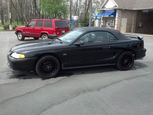 1995 Ford mustang convertable #2