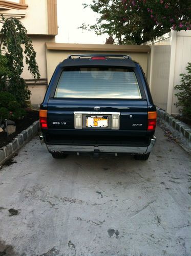 Beautiful toyota 4runner v6 original 81k miles standard trans !!!!