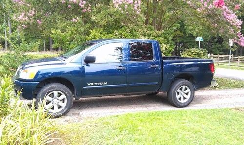 2011 nissan titan sv  4wd 5.6l v8 4-door crew cab