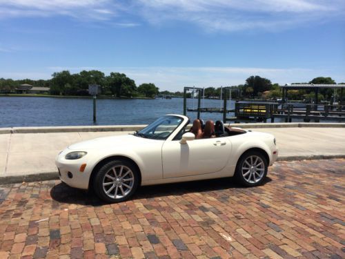 2006 mazda mx-5 miata, cream, convertible, camel interior, fun car, great shape