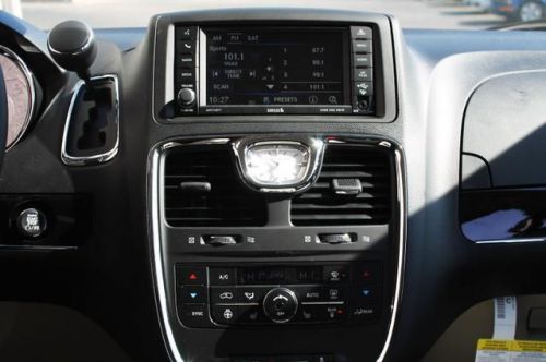 2014 chrysler town & country touring-l