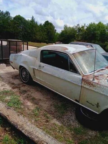 1968 ford mustang white