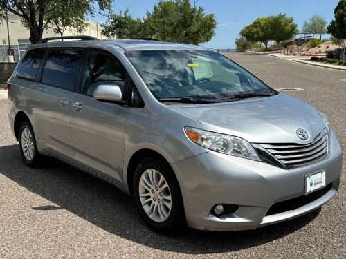 2017 toyota sienna xle 8 passenger 4dr mini van