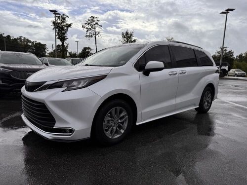 2022 toyota sienna xle