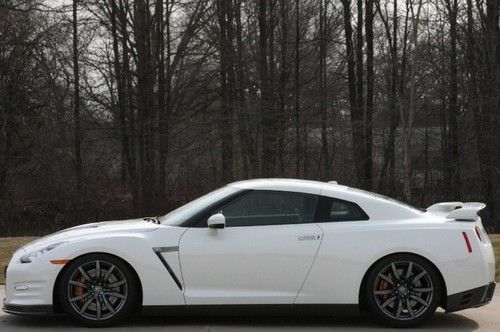 2013 gt-r premium, alpha 9 kit, 1600 original miles, pearl white!