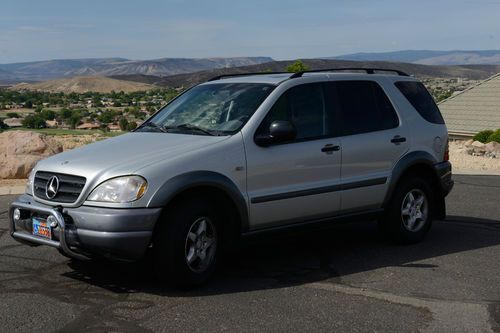 Excellent condition ml320 silver with grey leather interior, immaculate