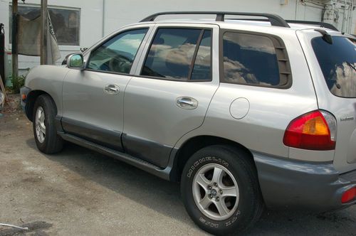 2004 hyundai santa fe 130k miles. excellent condition. great exterior n interior