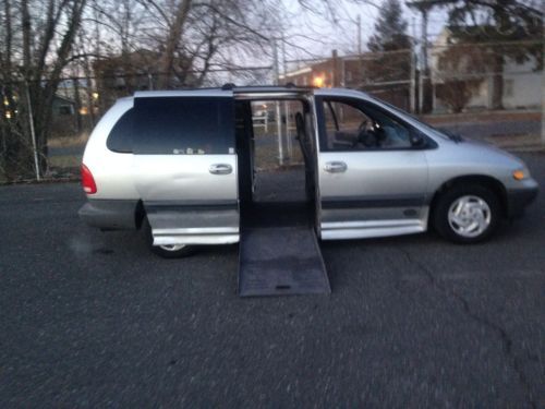 Van  wheelchair handicap dodge grand caravan  2000 side entry braun manual ramp