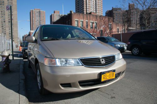 Honda odyssey 2002 tan 160k