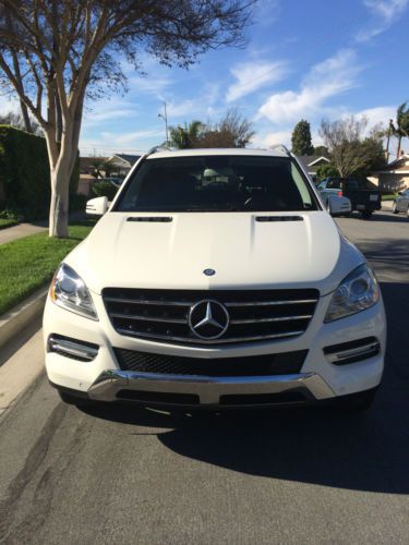 White ml 350 with black leather, great family car, low miles, factory warranty!!