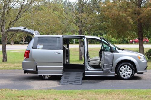 2016 dodge grand caravan se