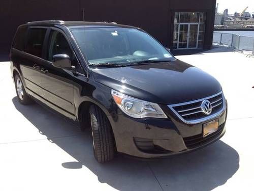 2011 volkswagen routan se mini passenger van 4-door 3.6l