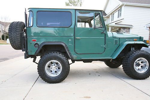 Toyota fj-40 1974 with chevy 350 conv &amp; nv-4500 tranny, dana 300 dual stick tc