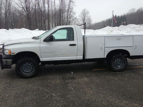 04 ram 2500 4x4 utility work truck low mileage 5.7 hemi  magnum !!!!!!!!!!!!!!