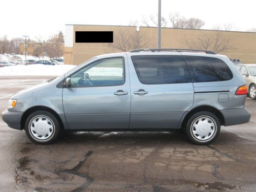 Toyota sienna xle mini passenger van 5-door|