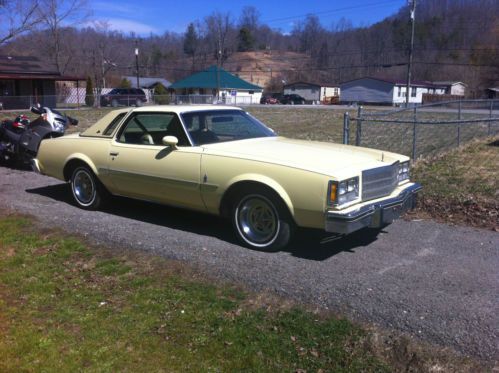 1977 buik regal landeu *beautiful yellow*very nice* low miles*350 engine