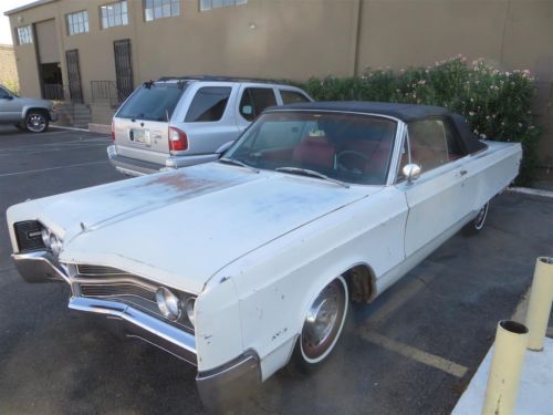 1967 chrysler 300 convertible. 440, bucket seats, disc brakes. options.