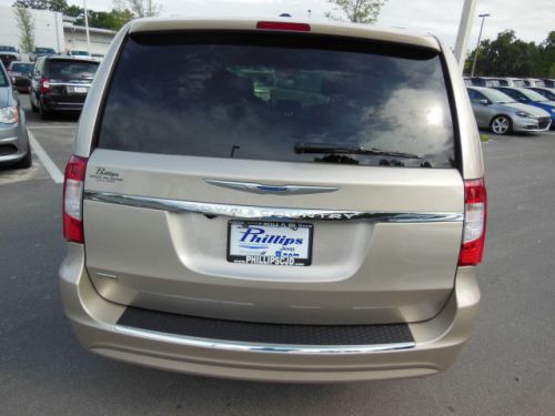 2014 chrysler town & country touring