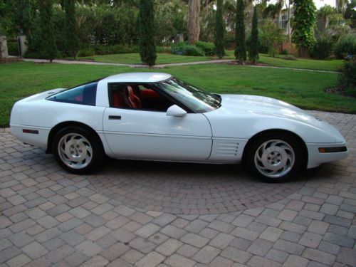 1994 chevrolet corvette base hatchback 2-door 5.7l