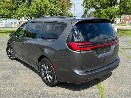 2021 chrysler pacifica touring l &#034;s&#034; package with advanced technology options