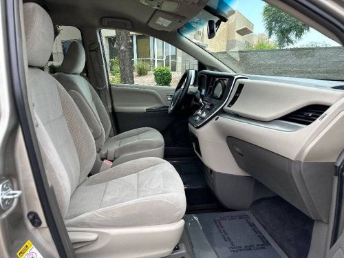 2016 toyota sienna le