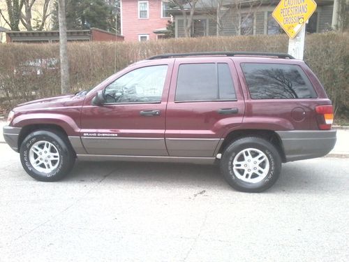 2003 jeep grand cherokee laredo,6cyl,sunroof,leather,clean and runs great!!!
