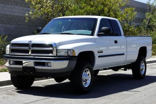 Quad cab long bed 4x4 slt-laramie 24-valve cummins 5.9l diesel 2001 mint truck!