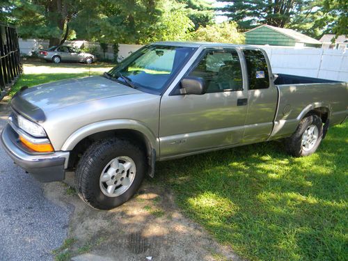 2002 chevrolet s10 ls extended cab pickup 3-door 4.3l