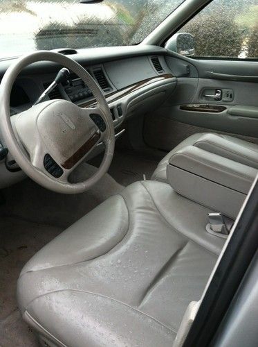 1995 lincoln town car cartier sedan 4-door 4.6l