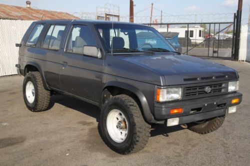 1992 nissan pathfinder xe 4wd  manual 6 cylinder no reserve