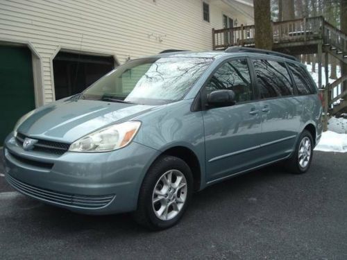 2004 toyota sienna le awd 7 passanger