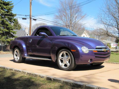 2004 chevrolet ssr base convertible 2-door 5.3l only 4,616 miles!!!