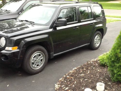 Black jeep patriot 4 wheel drive in great condition