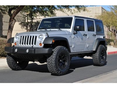 4x4 pentastar v6, 5 speed auto, pro comp 2.5" lift, 18" helo wheels nitto tires