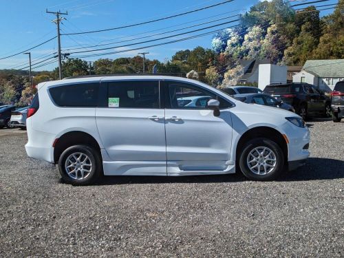 2020 chrysler voyager wheelchair accessible minivan handicap van side entry