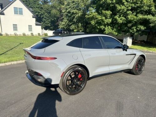 2022 aston martin dbx awd