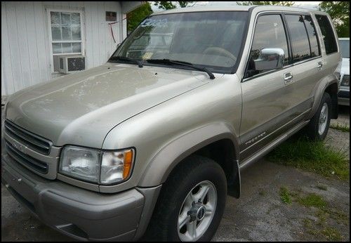 2001 isuzu trooper leather interior, low miles 4x4 moonroof no reserve