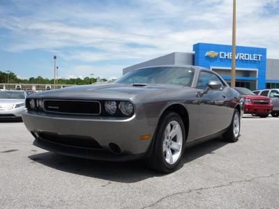 2011 dodge challenger 2 door coupe nice clean local trade