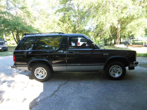 Black s10 chevy blazer 2 wd