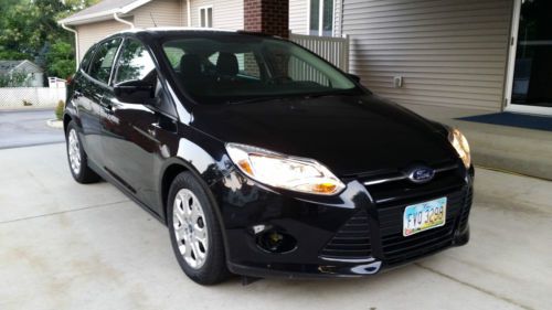 2012 ford focus se hatchback 4-door 2.0l