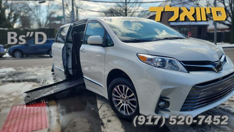 2020 toyota sienna xle wheelchair accessible mobility van 49k miles<br />
