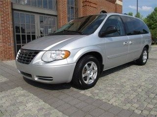 2005 chrysler town &amp; country 4dr lwb lx fwd, cloth, no sunroof.