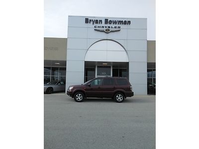 Maroon 4x4 3rd row seat dvd sunroof am/fm/cd/mp3 sirius radio power windows lock