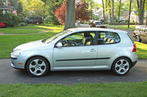 2007 volkswagen rabbit 2-door in excellent shape